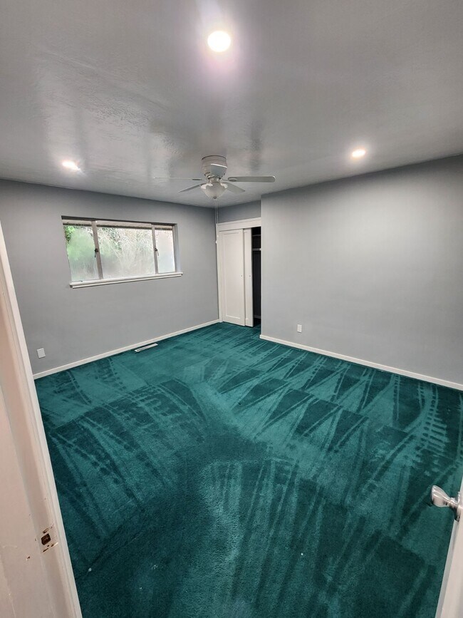 Building Photo - 1305 Crawford Dr