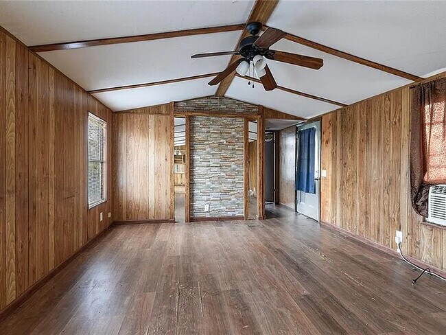 Foto del edificio - 39483 Frierson Rd