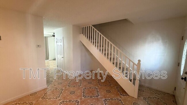 Foto del edificio - 714 Tanner Dr