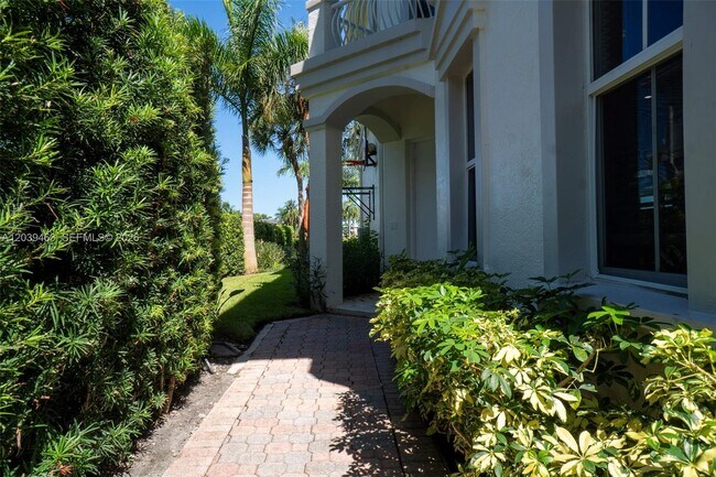 Foto del edificio - 21025 NE 38th Ave