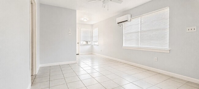 Building Photo - 7818 Oak Knoll Ln