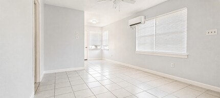 Building Photo - 7818 Oak Knoll Ln