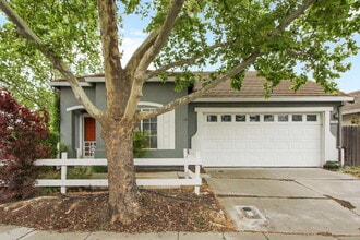 Building Photo - 2394 Roualt St