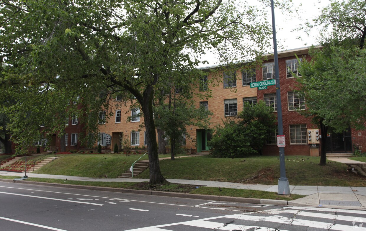 Foto del edificio - 1605 N Carolina Ave NE
