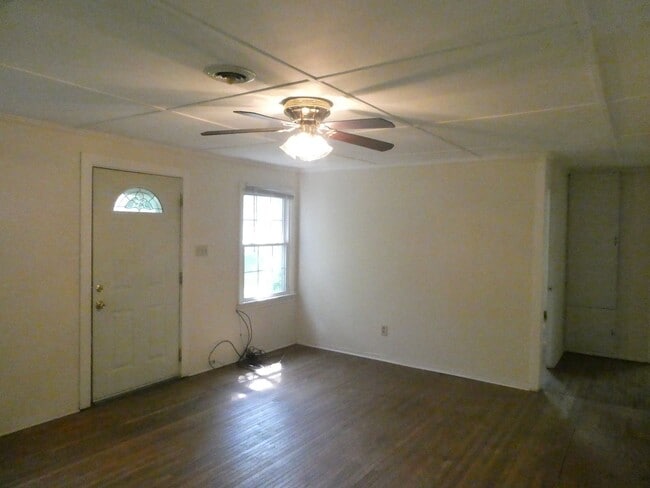 Foto del edificio - 2 Bedroom Home with large yard