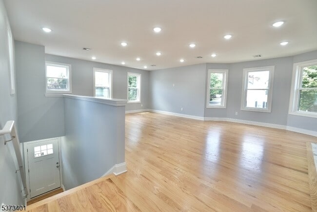 Building Photo - 226 Park Ave
