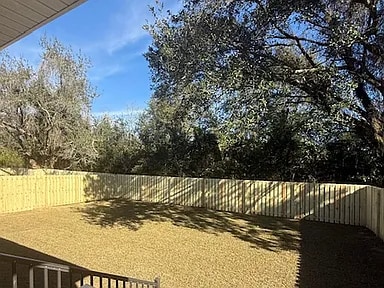 Foto del edificio - 676 Overland Dr