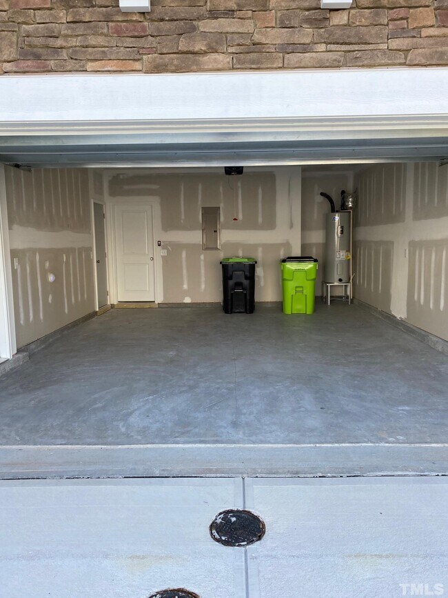 Foto del edificio - 1046 Commack Dr