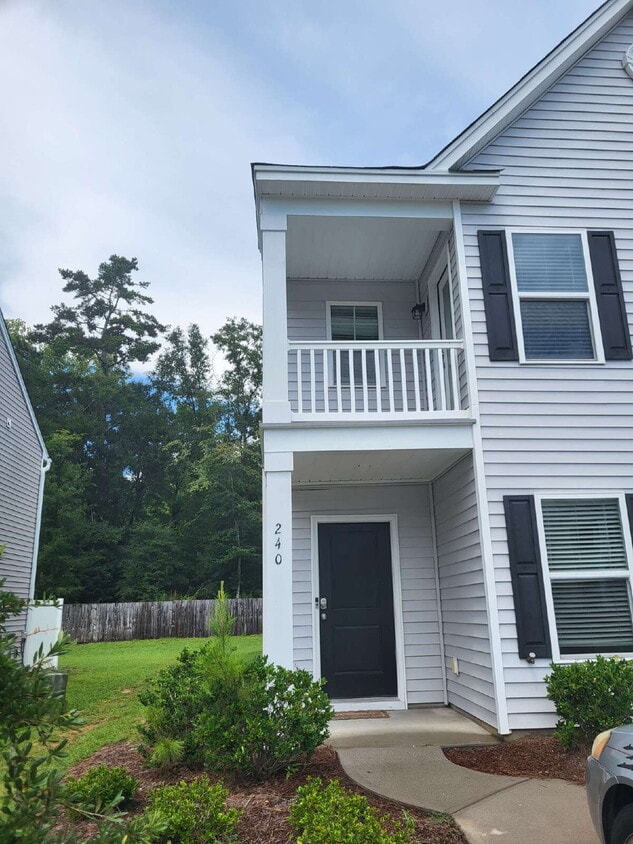 Primary Photo - "Spacious Fully Furnished 4-Bedroom Townho...