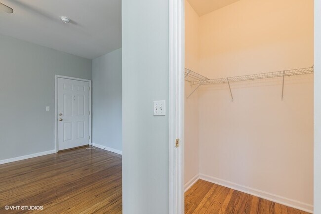 Foto del edificio - 435 E Oakwood Blvd