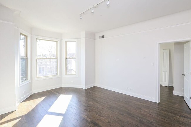 Building Photo - 1314 W Wrightwood Ave