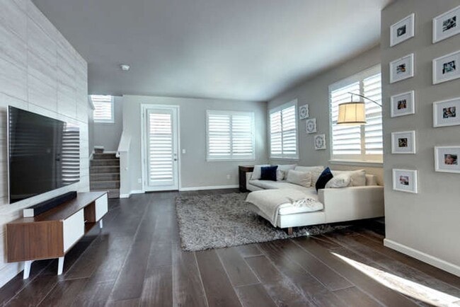 Building Photo - Evolve Real Estate: AVAILABLE 8/1/25! Stun...