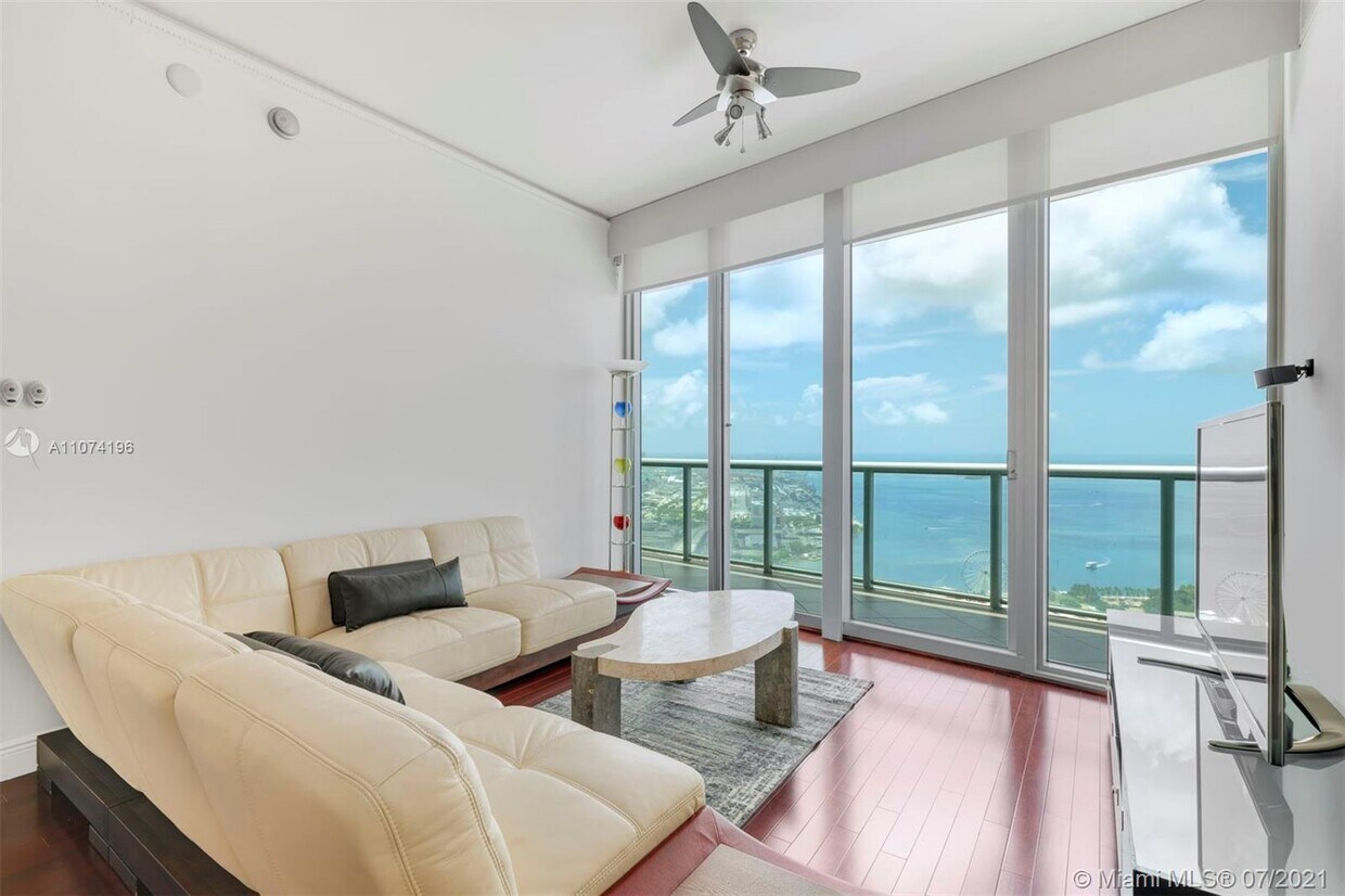 Foto principal - 888 Biscayne Blvd