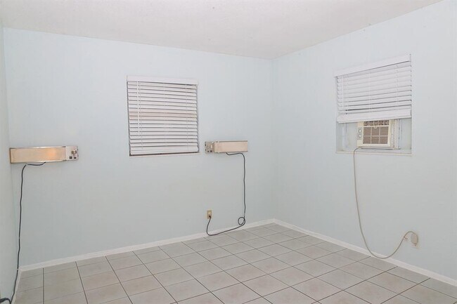 Foto del edificio - 5881 NE 18th Ave