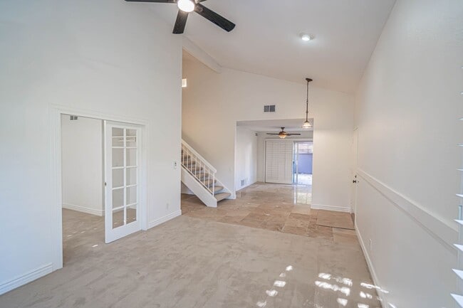 Building Photo - 4-Bedroom Plus Bonus Room Home with Golf Course Views & Community Pool in Valencia!