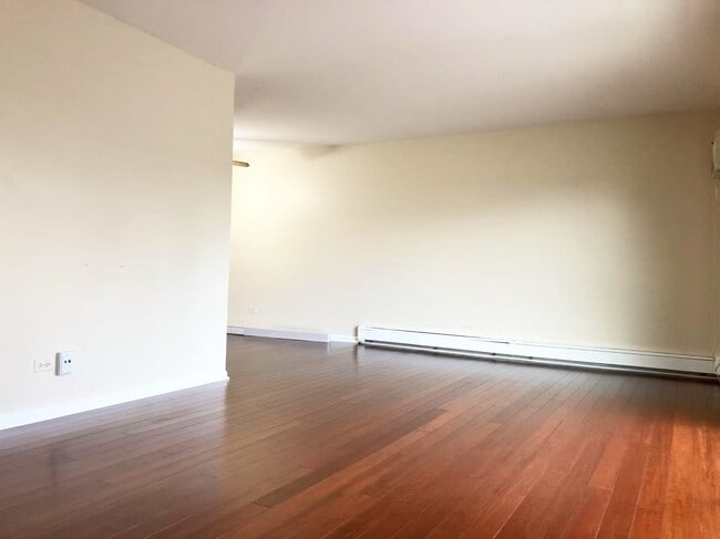 Building Photo - 49 W 66th St