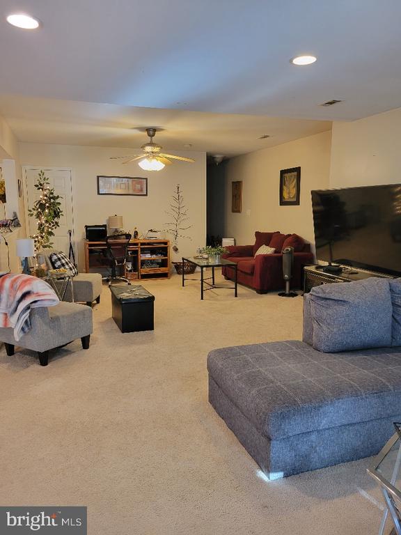 Foto del edificio - 8214 Howard Trail