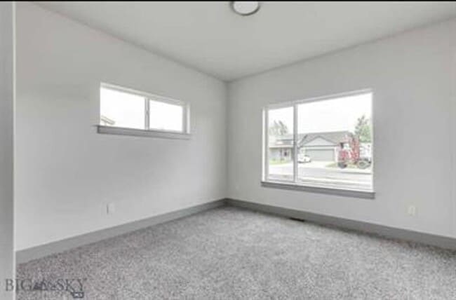 Foto del edificio - Beautiful Home in Belgrade's Henson Community