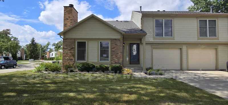 Primary Photo - 5006 Pinebrook Dr