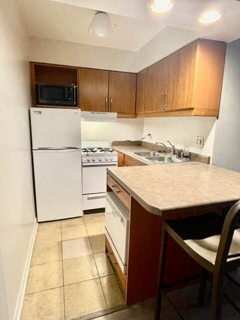 Foto del edificio - 3620 N Pine Grove Ave