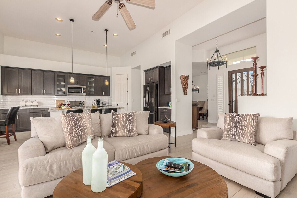 Foto principal - 11302 E White Feather Ln