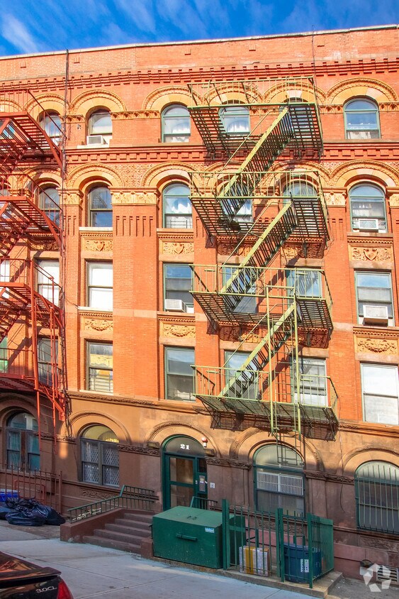 Foto del edificio - 21 W 131st St
