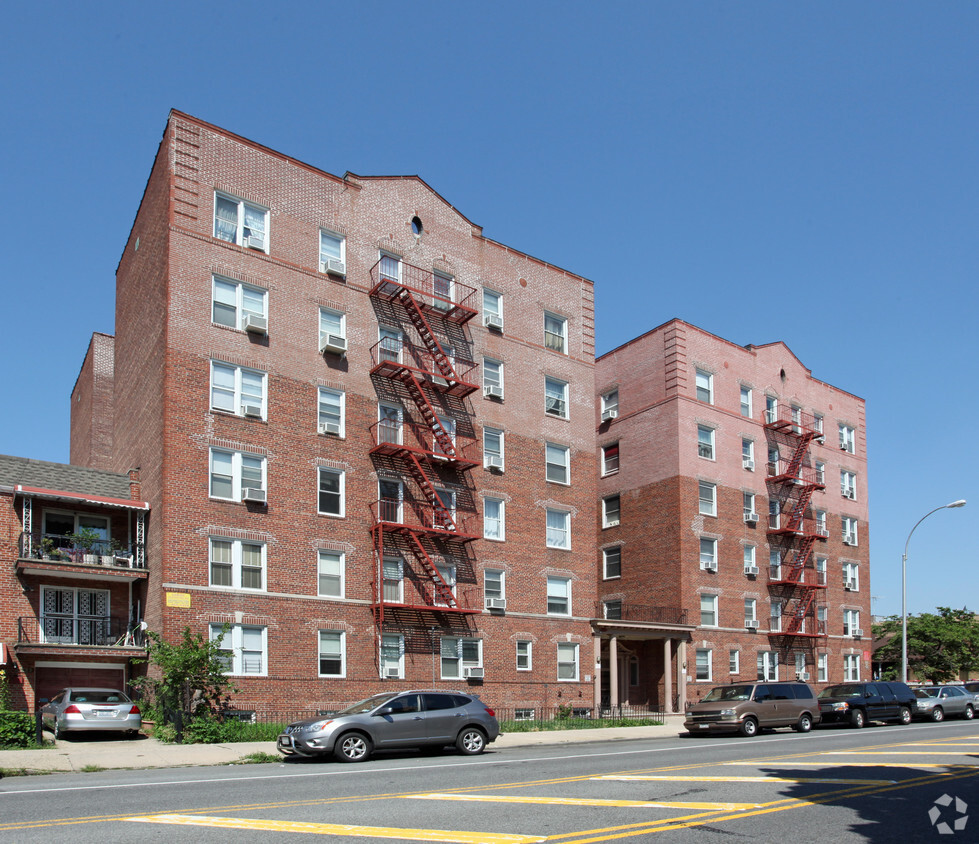 Building Photo - 1388 W 6th St