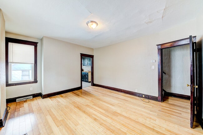 Building Photo - Available JUNE 2026 - Spacious 3 Bedroom Home w/ Off-Street Parking & Central AC!
