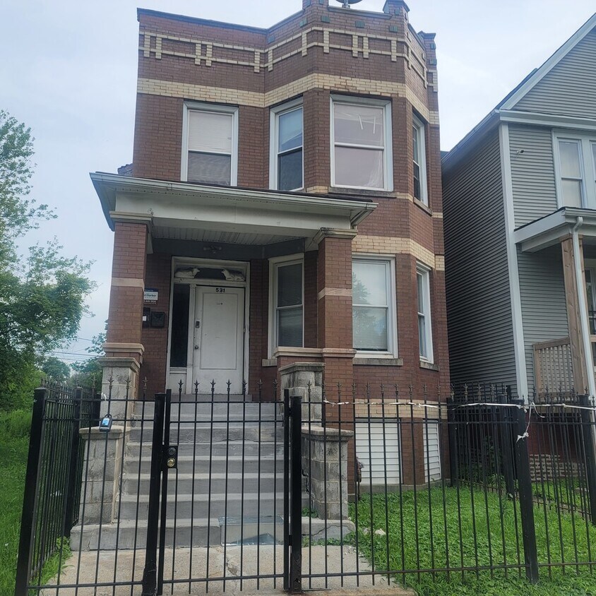 Primary Photo - 531 W 61st Pl