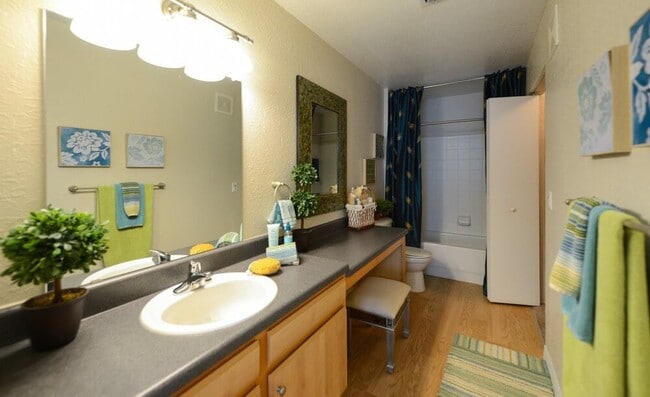 Building Photo - Addison Landing