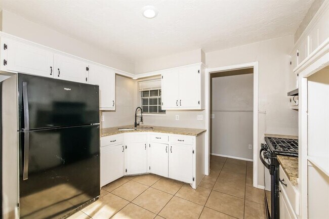 Foto del edificio - 621 Juniper Ave