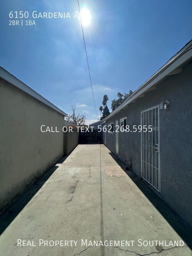 Building Photo - Beautifully Renovated 2 Bed / 1 Bath Home ...