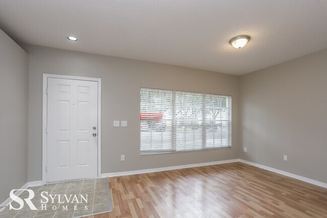 Building Photo - Sweet 3BR 2BA Home