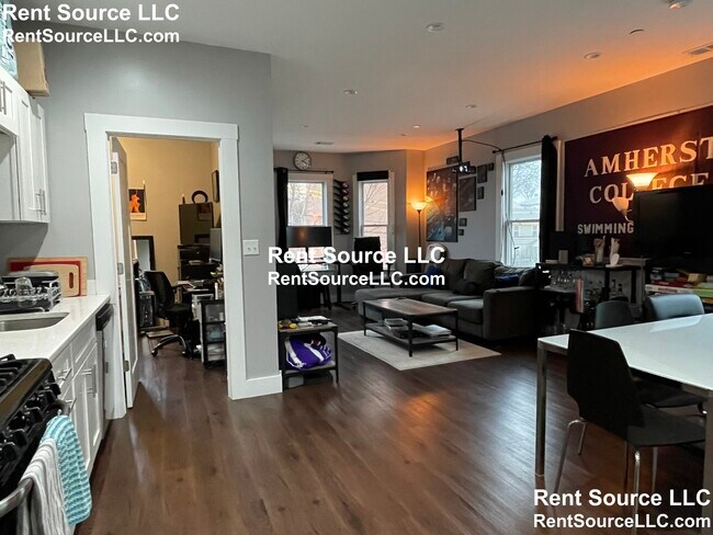 Building Photo - 192 Thorndike St