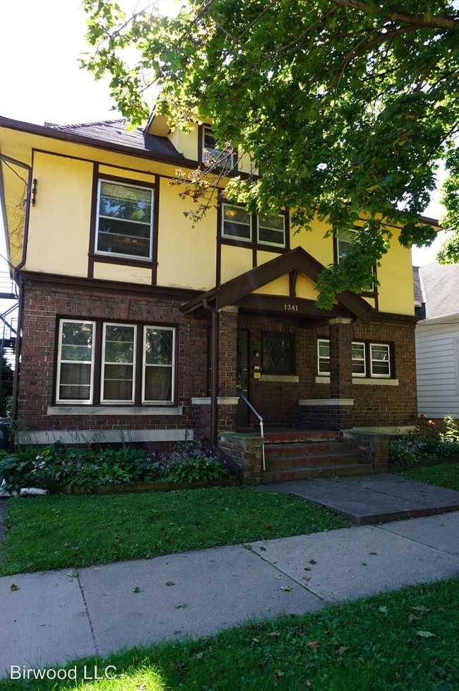 Building Photo - 1341 Morrison St