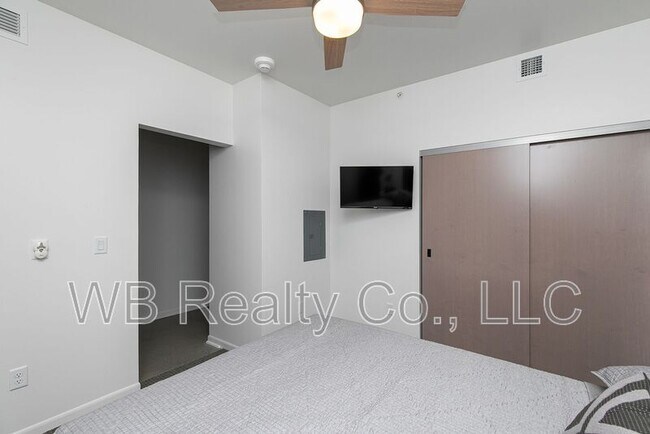Building Photo - 315 5th St