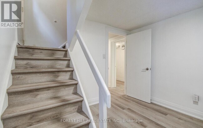 Photo du bâtiment - 32 Laurelcrest Ave
