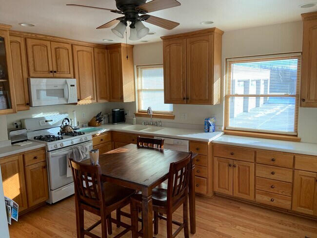 Foto del edificio - 13335 W Cleveland Ave