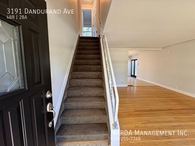 Photo du bâtiment - BEAUTIFUL 4 BED /1.5 BATH HOME - SOUTH WIN...