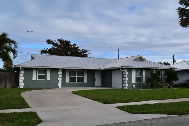 Building Photo - 826 Palama Way