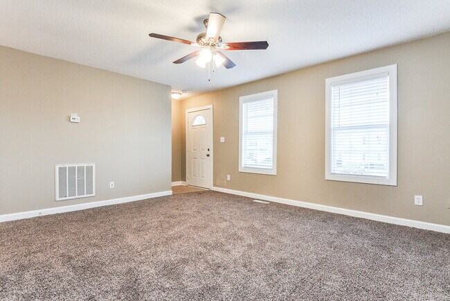 Foto del edificio - 101 Mayfair Ct