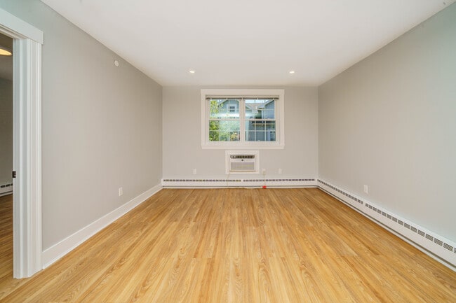Building Photo - 129 Sherman St