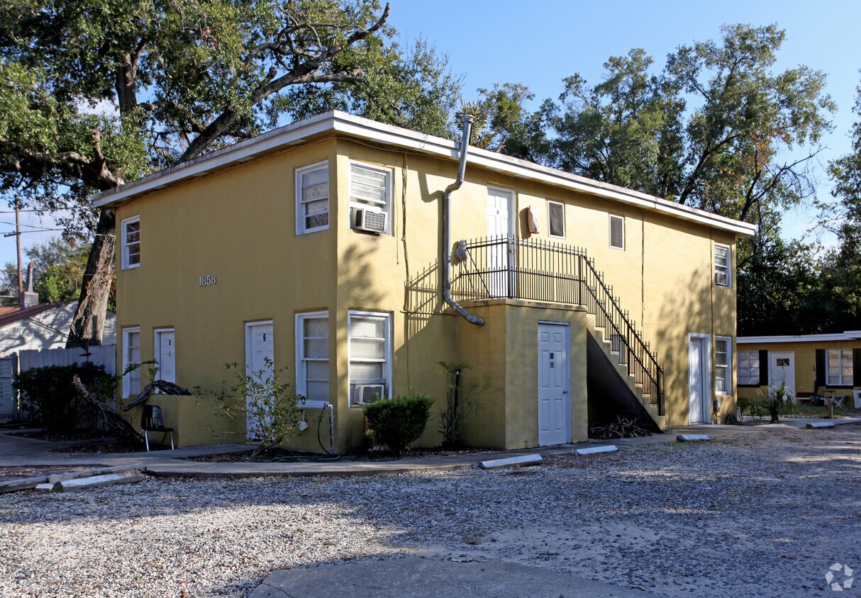 Foto principal - 1858 Cornell Ave