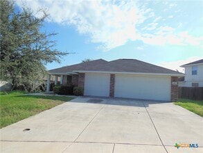 Building Photo - 455 Roadrunner Ave