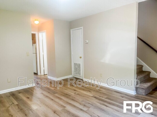 Building Photo - 206 Lindbeth Dr