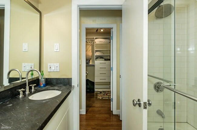 Foto del edificio - 252 Newbury St