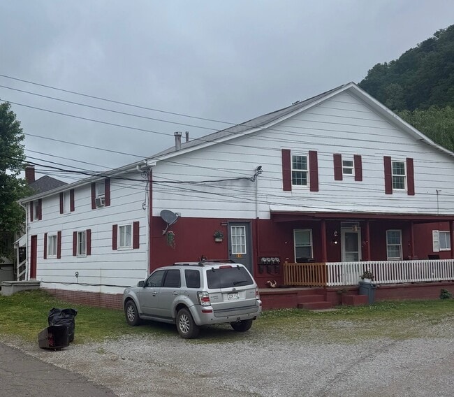 Building Photo - 305 Plum St
