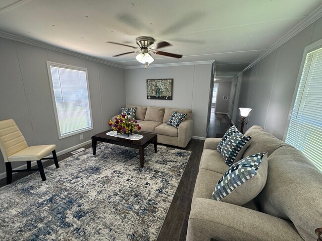 Foto del edificio - Furnished Convenience  - Clean Clean Clean!