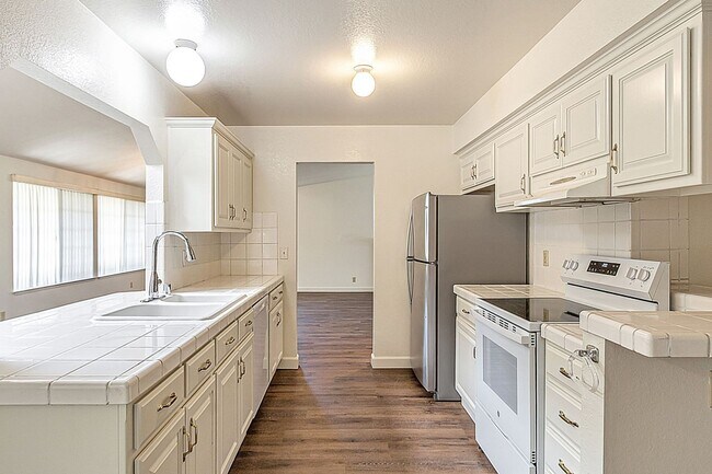 Foto del edificio - Spacious 4-Bedroom Home in Prime Milpitas