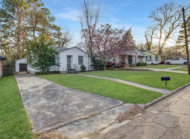 Building Photo - 1607 W 17th St